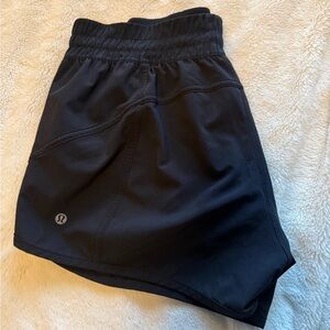 Lululemon Hotty Hot low rise black shorts size 14